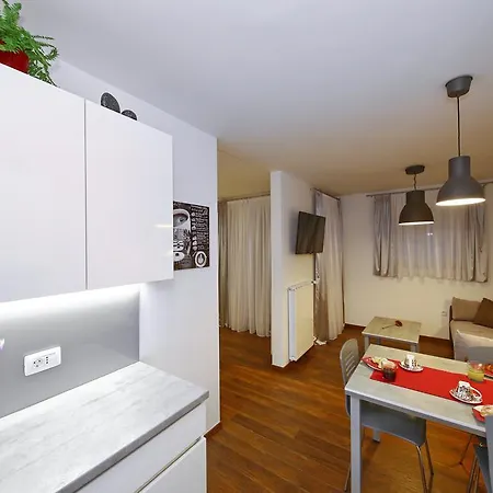 Lipotica Luxury 4* זאדאר